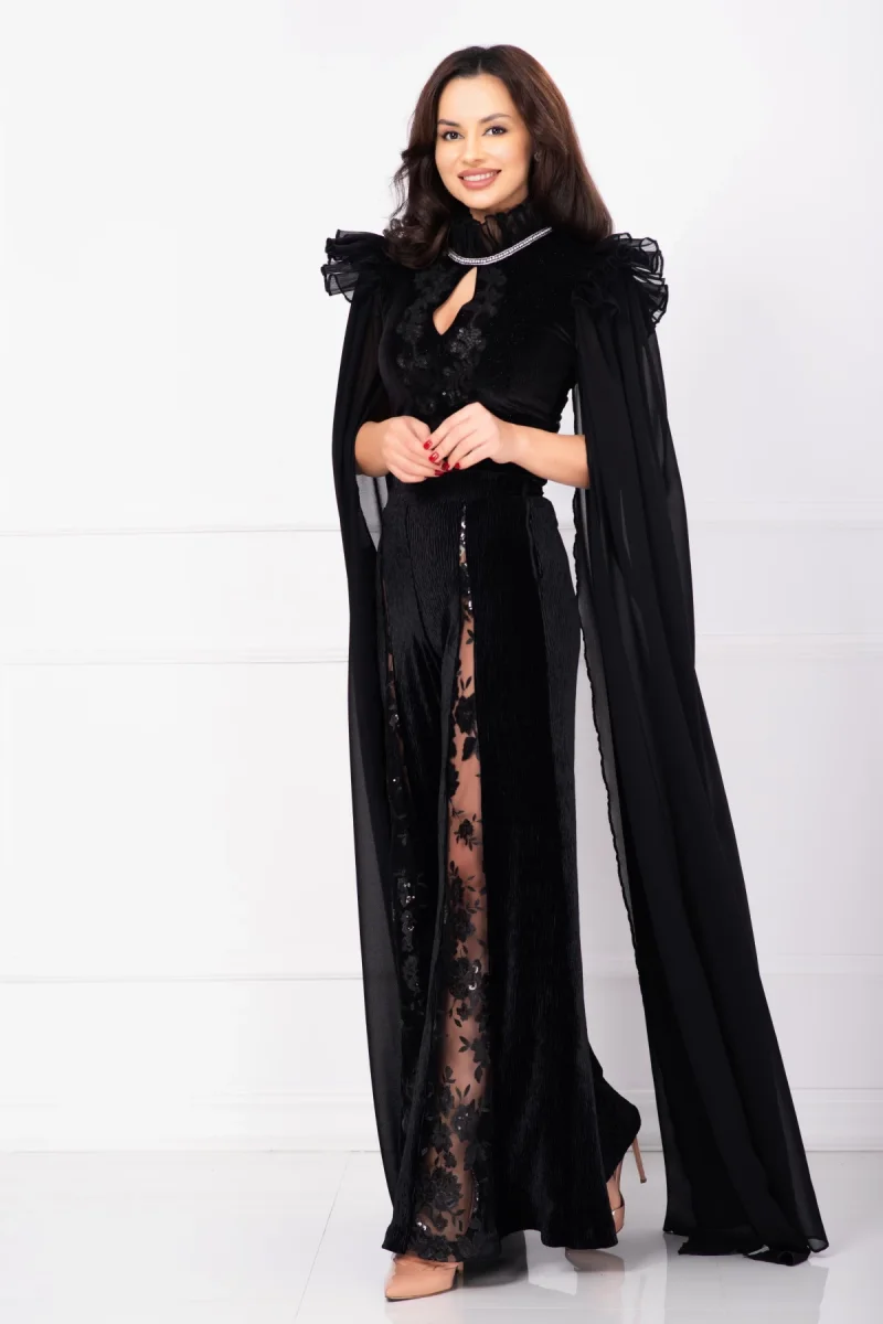 Pantaloni negri eleganti din catifea cu decupaj acoperit cu tulle brodat