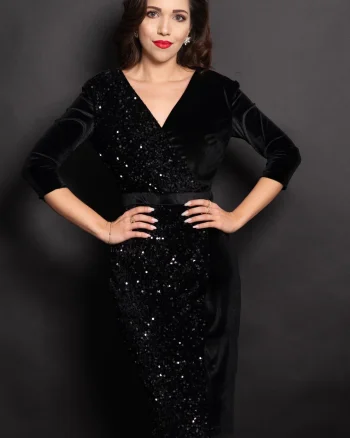 Rochie eleganta Amira neagra din catifea cu paiete pe o parte