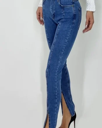 Blugi dama Tessa, regular fit , cu talie medie, decupati in partea de jos si cusaturi contrastante, Albastru