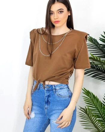 Bluza eleganta Kim, cu legare in talie si accesorii metalice cu cristale, Maro