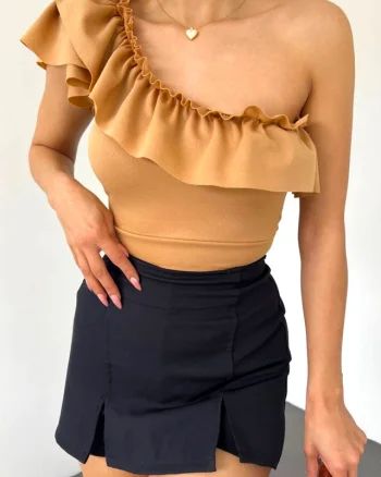 Bluza asimetrica Elara, cu umarul gol si volan oversize, Crem
