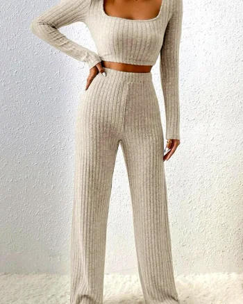 Compleu tetra Charlotte, cu bluza crop, decolteu amplu si pantaloni lejeri, Crem
