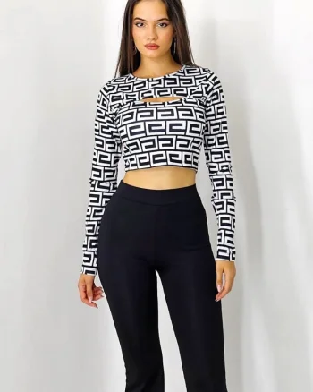 Bluza crop Sienna, cu decolteu decupat si maneca cu fenta/deget, White Maze