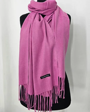 Esarfa tip sal Belladona, din material subtire, cu franjuri si emblema, Roz, 180x65 cm