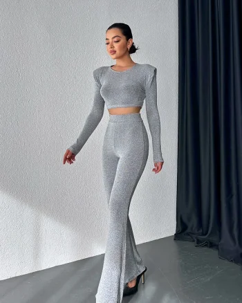 Compleu de ocazie, Vayana, bluza crop cu umeri supradimensionati si pantaloni evazati, Argintiu