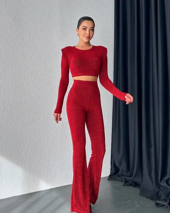 Compleu de ocazie, Vayana, bluza crop cu umeri supradimensionati si pantaloni evazati, Rosu