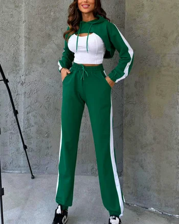 Compleu sport Bold Comfort, cu trei piese, hanorac decupat, top asortat si pantaloni cu dunga laterala, Verde