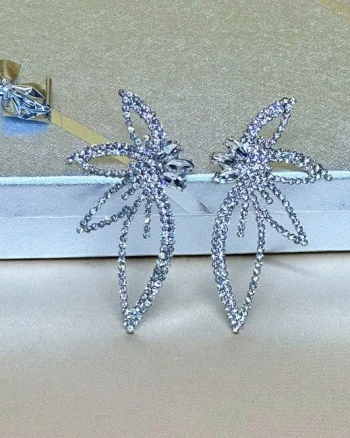 Cercei eleganti Floare de Colt, cu pietre artizanale si ambalati in cutie cadou, Argintiu