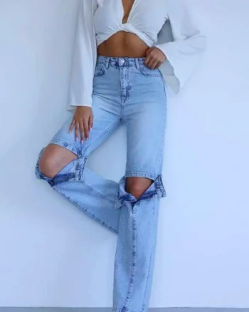 Blugi mom fit Amarillo, cu decupaje si capse la genunchi, Albastru baby blue