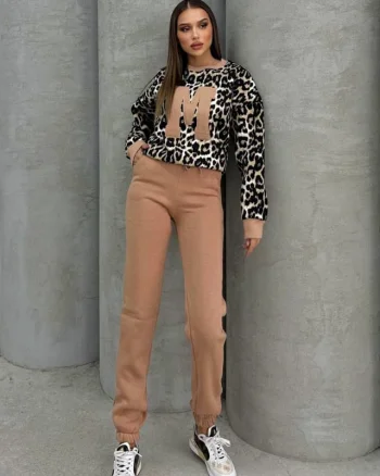 Compleu vatuit By Muse, cu bluza animal print si pantaloni cu snur, Crem