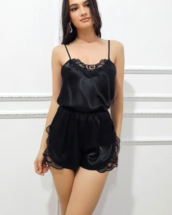 Pijama de dama, satinata Alisia, pantalon scurt si top cu insertii din dantela, Negru, Marime S/M