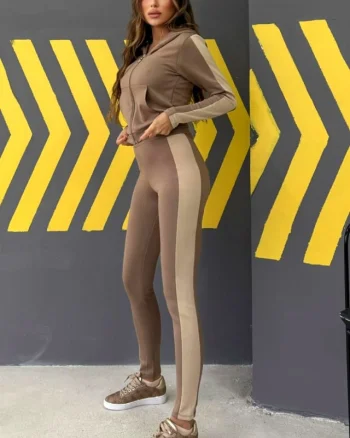 Trening dama TEZO, imprimeu bicolor cu panou crem, pantaloni slimfit si hanorac, Bej