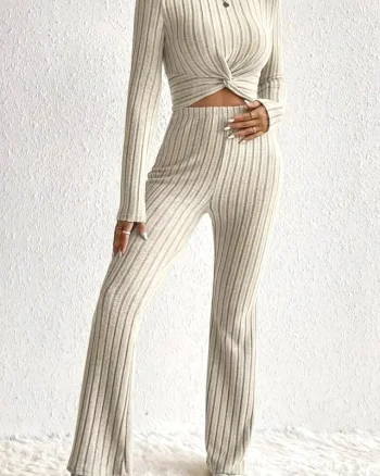 Compleu cu aspect impletit Wayana, bluza crop si pantaloni evazati strech, Crem
