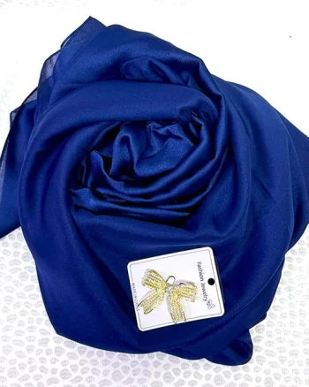 Pachet cadou Silk & Shine, cu esarfa din matase si brosa, in cutie cu fereastra, Albastru