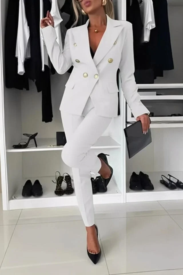 Costum elegant office Paolina, sacou, butoni aurii si pantaloni conici, Alb