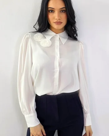 Camasa eleganta AVELA, cu brosa florala nedetasabila, Alb, Marime S/M