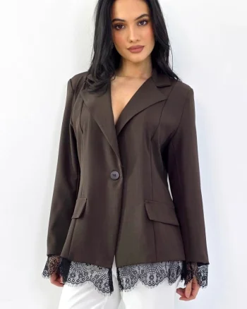 Sacou cambrat Maelis, cu dantela si cusaturi de evidentiere, Maro, Marime S/M