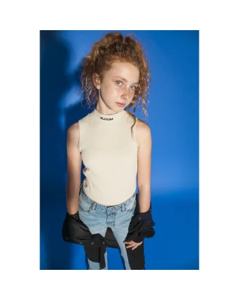 Top slim fit cu guler inalt,