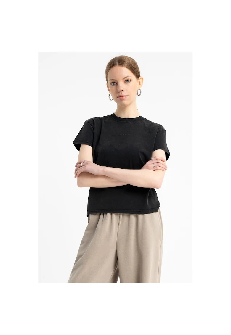 Tricou din bumbac cu decolteu la baza gatului,