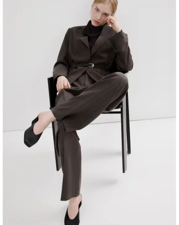 Pantaloni cu croiala dreapta, model in dungi si detaliu cu pensa, Gri antracit