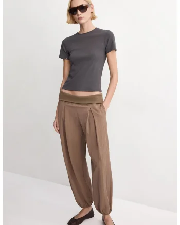 Tricou cu decolteu la baza gatului si tinte, Gri carbune