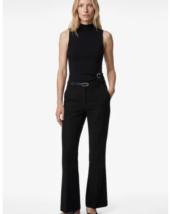 Pantaloni slim-fit cu croiala evazata si curea, Negru