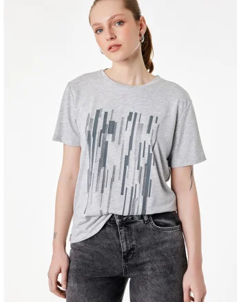Tricou cu decolteu la baza gatului si imprimeu grafic, Gri deschis