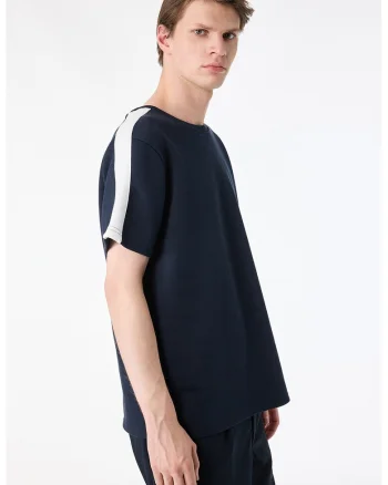 Tricou cu benzi contrastante pe maneci, Bleumarin