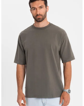 Tricou lejer cu decolteu la baza gatului