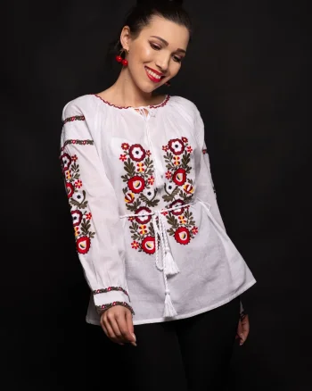 Bluza tip ie Elisabeta cu flori rosii brodate