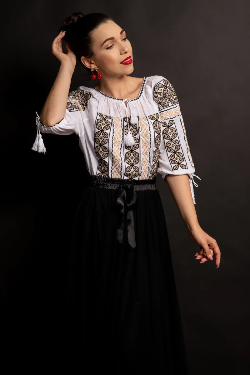 Ie traditionala dama din bumbac cu broderie romaneasca