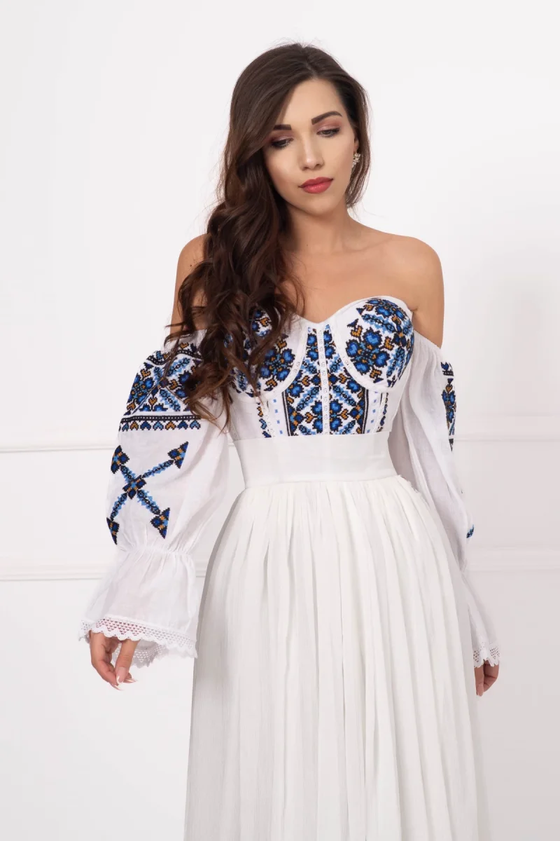 Corset traditional alb cu broderie albastra inspirata din folclor
