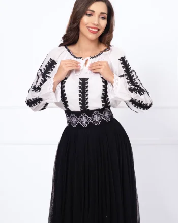 Ie traditionala Transilvaneana alba din bumbac cu broderie neagra