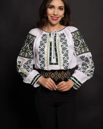 Ie traditionala Mirabela alba din bumbac cu broderie verde inspirata din motive folclorice