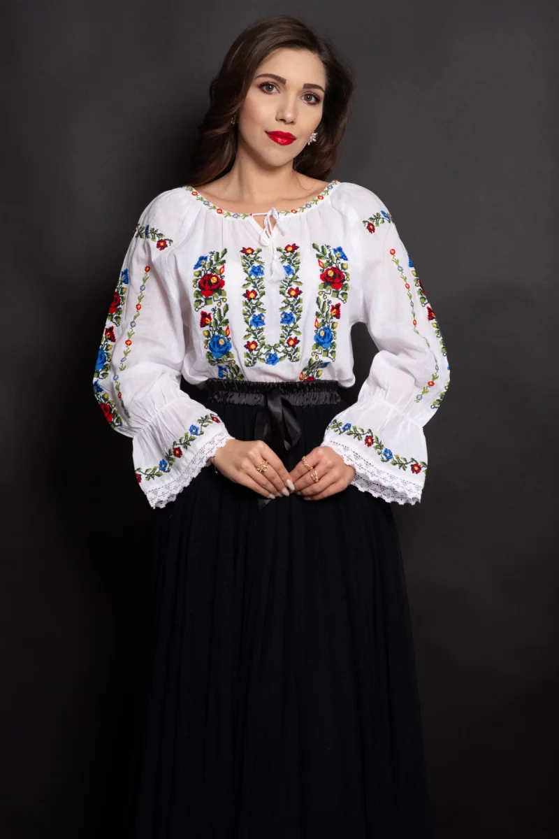 Ie traditionala alba cu broderie florala Amalia din bumbac