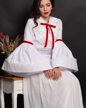 Camasa eleganta de inspiratie traditionala Isabella cu maneci clopot si dantela chantilly