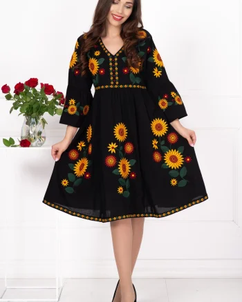 Rochie traditionala neagra Angelica cu floarea soarelui brodata