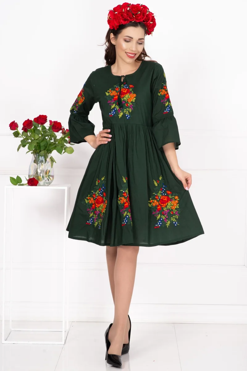 Rochie traditionala verde Angelica cu flori multicolore brodate