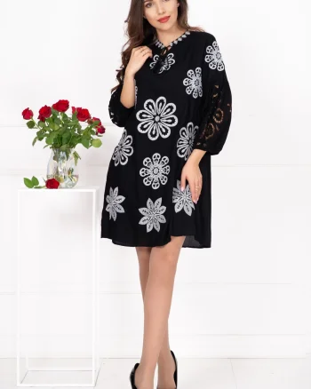 Rochie traditionala neagra Natasha cu flori brodate si maneci perforate