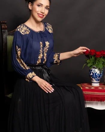 Ie dama traditionala bleumarin Minodora cu broderie aurie