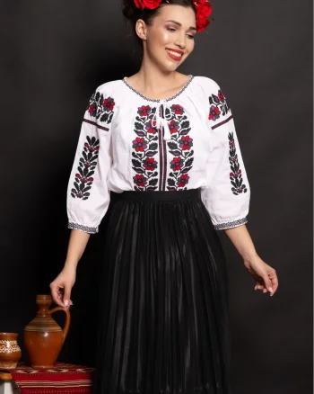 Ie dama traditionala Marina cu flori brodate