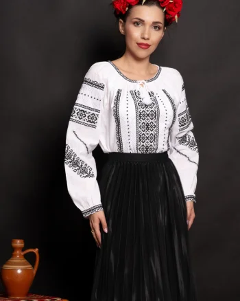 Ie dama alba din bumbac Margarita cu simboluri populare brodate