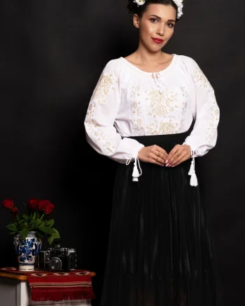 Ie dama traditionala Iunia cu broderie aurie
