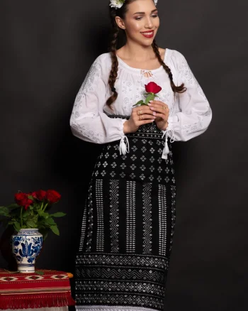Ie dama traditionala Iunia cu broderie argintie