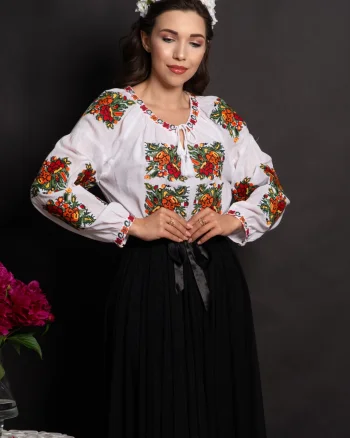 Ie dama alba din bumbac Luciana cu flori brodate