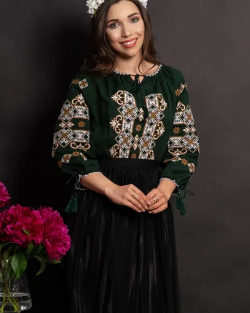 Ie dama verde din bumbac Berta cu broderie traditionala