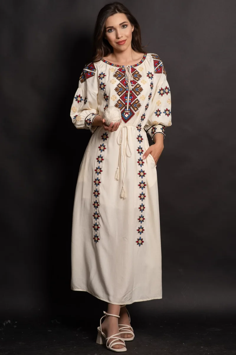 Rochie traditionala crem Coralia cu broderie cu simbolul rombului