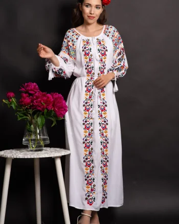 Rochie traditionala alba din vascoza Fernanda cu broderie florala
