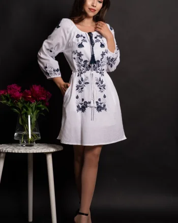 Rochie scurta traditionala din in Briseida cu broderie florala