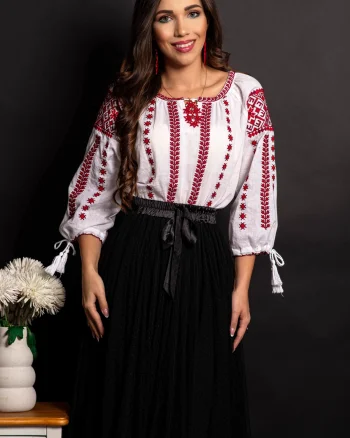Ie alba din bumbac Marioara cu broderie rosie traditionala